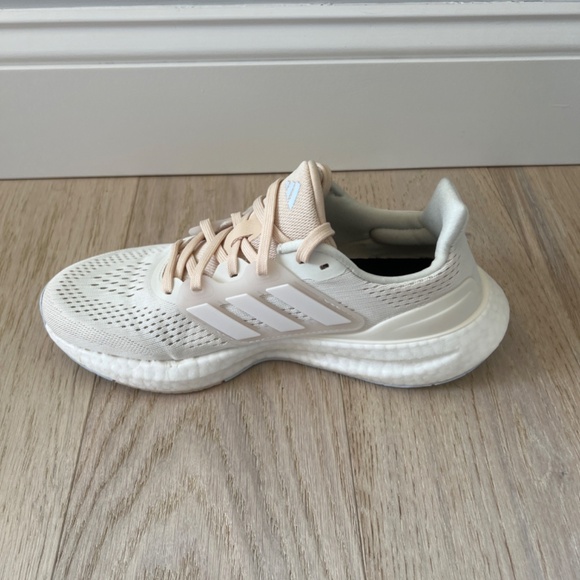 Women’s Adidas Pure Boost Running shoe - Picture 4 of 6
